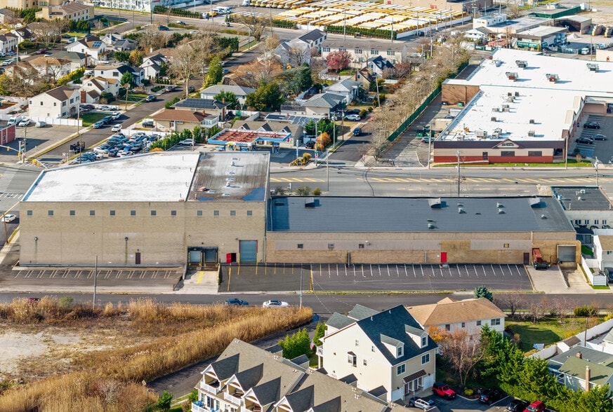 3949 Austin Blvd, Island Park, NY for sale - Building Photo - Image 3 of 20