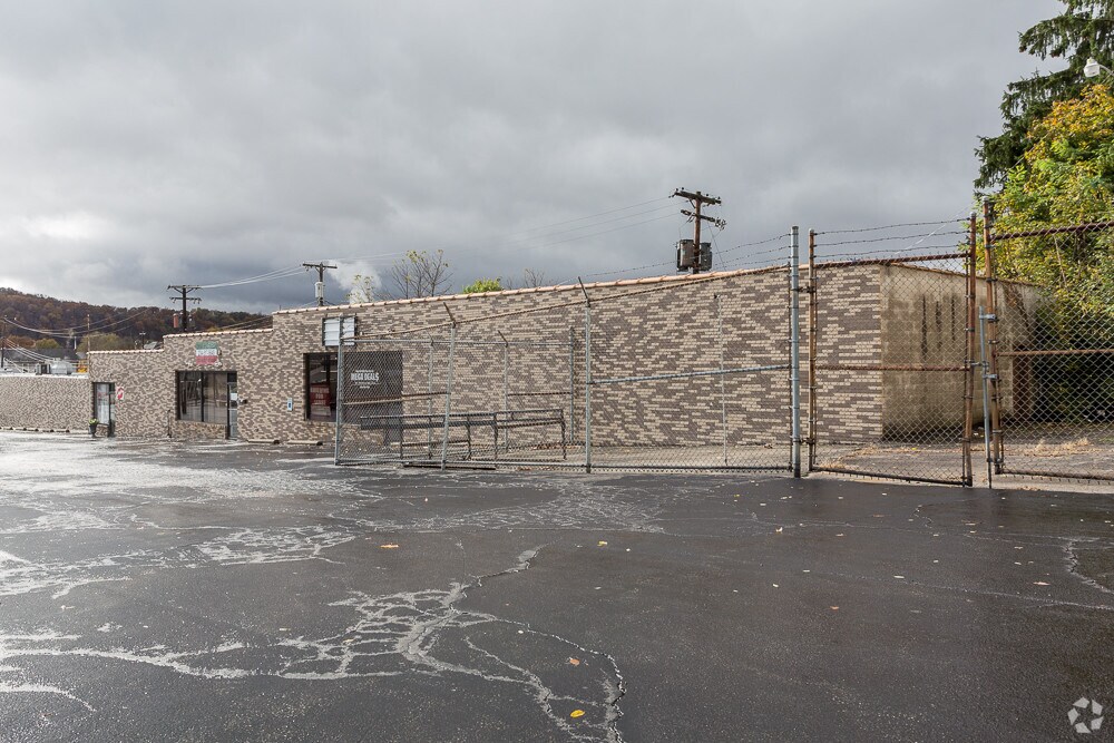 15711577 Pennsylvania Ave, East Liverpool, OH 43920