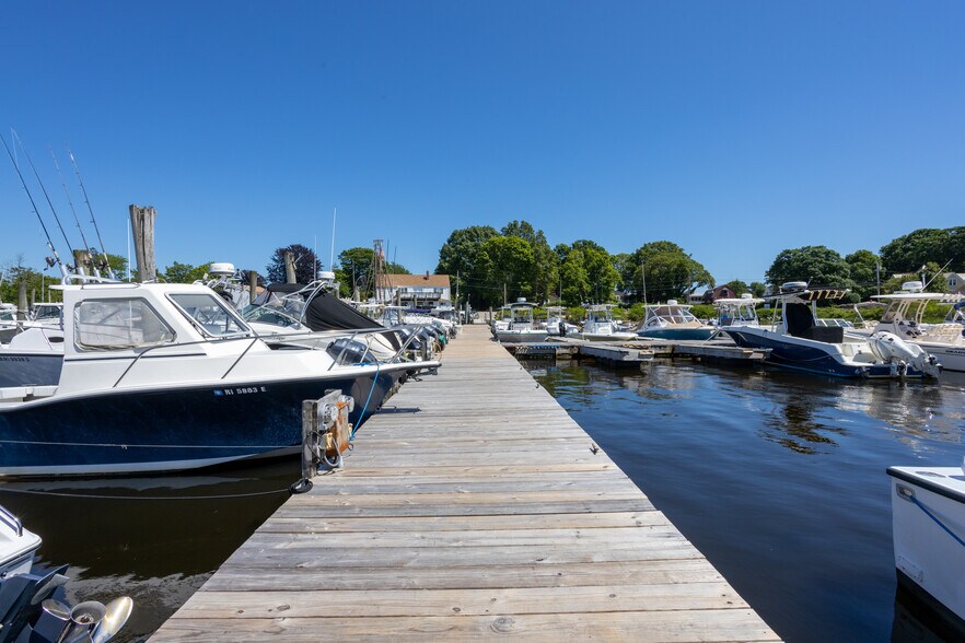 25 Avondale Rd, Westerly, RI 02891