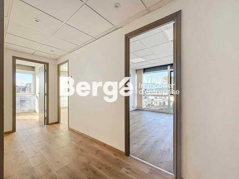 Office in Saint-Laurent-du-Var for lease - Interior Photo - Image 2 of 8