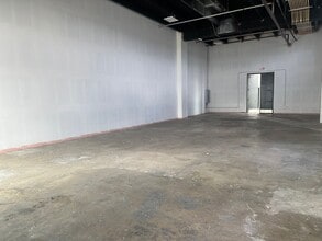 2300-2340 W 8th Ave, Hialeah, FL for lease Interior Photo- Image 1 of 8