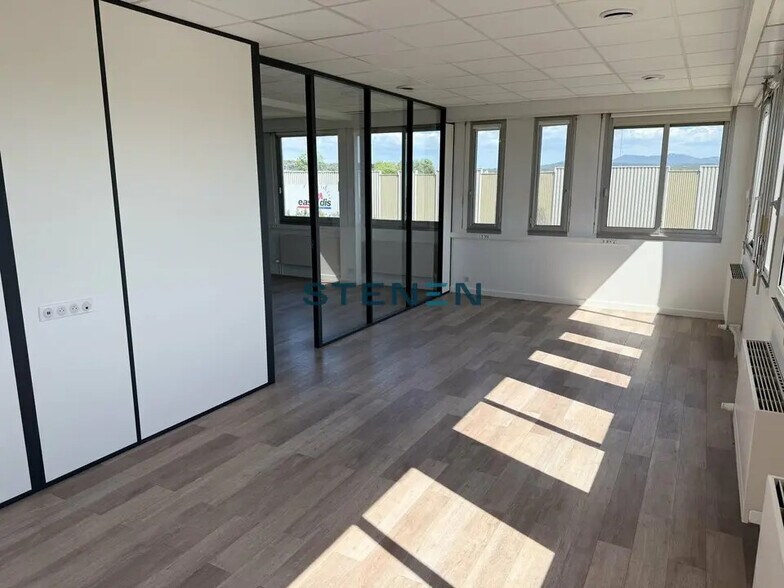 Office in Aix-en-Provence for lease - Interior Photo - Image 3 of 6