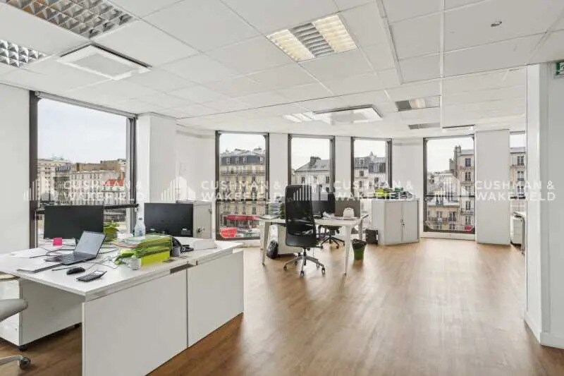 Office in Neuilly-sur-Seine for lease Interior Photo- Image 1 of 14