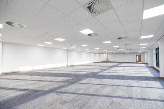 Severn Rd, Bristol for lease Interior Photo- Image 1 of 2