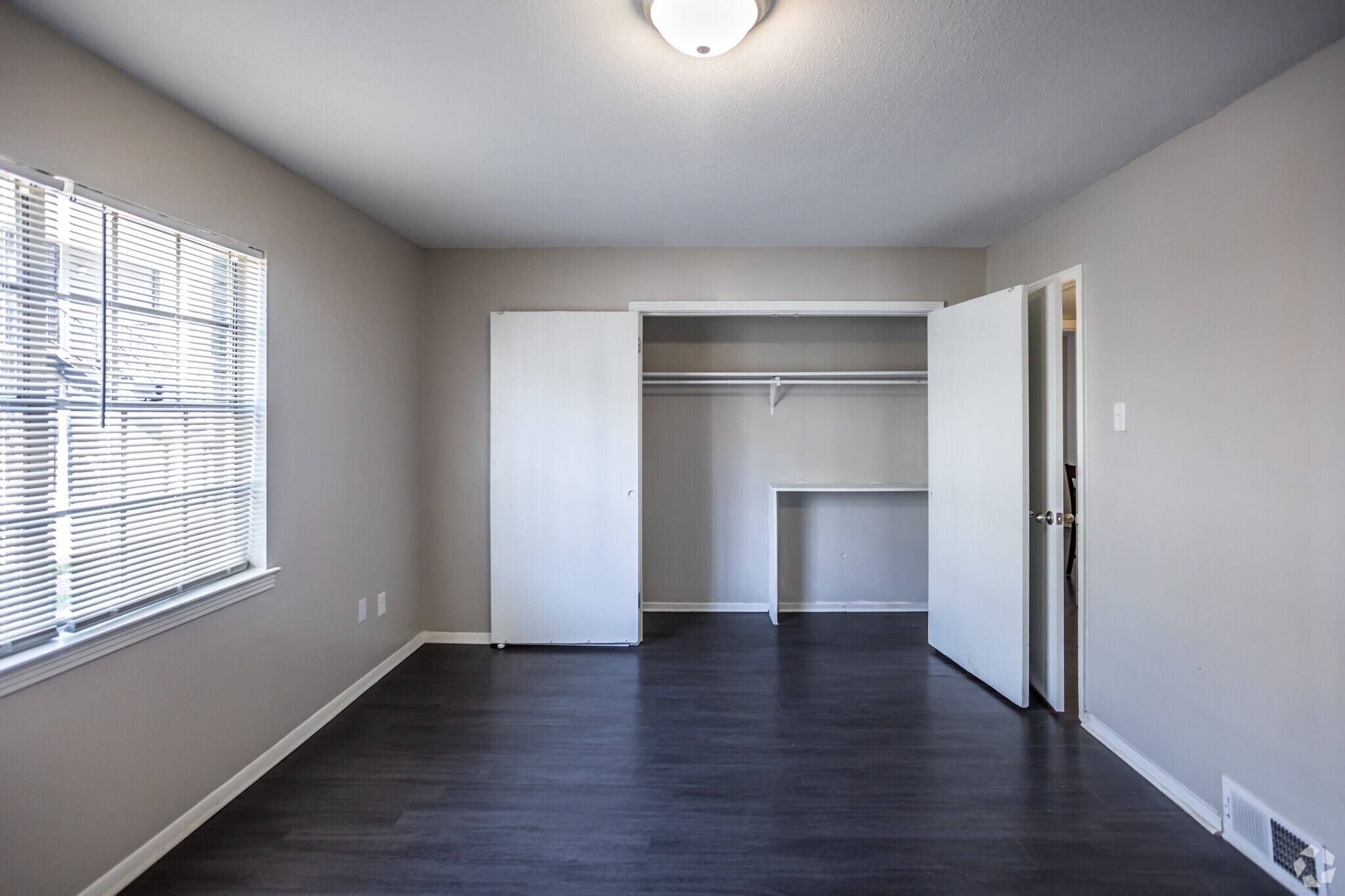 1938 E Raines Rd, Memphis, TN 38116 Graceland Pointe Apartments