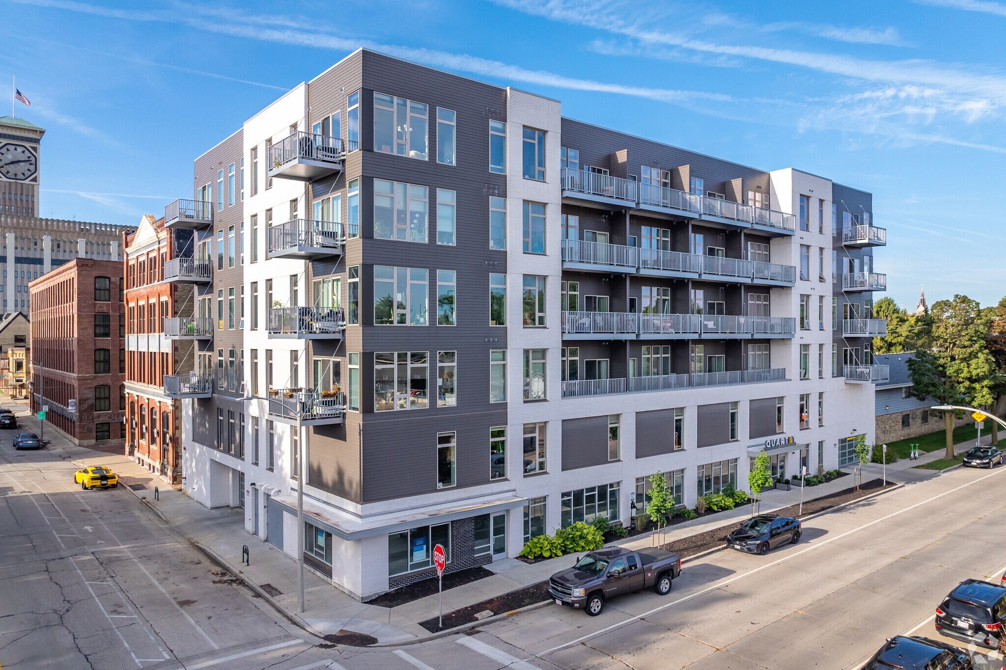 211 W Mineral St, Milwaukee, WI for lease Primary Photo- Image 1 of 48