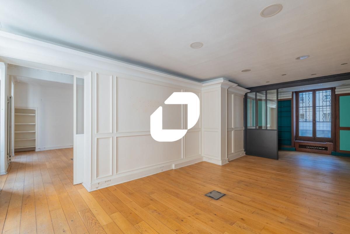 Office in Paris for lease Interior Photo- Image 1 of 13