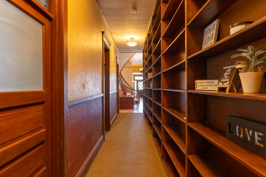 1 E Apache St, Wickenburg, AZ for sale - Interior Photo - Image 3 of 37