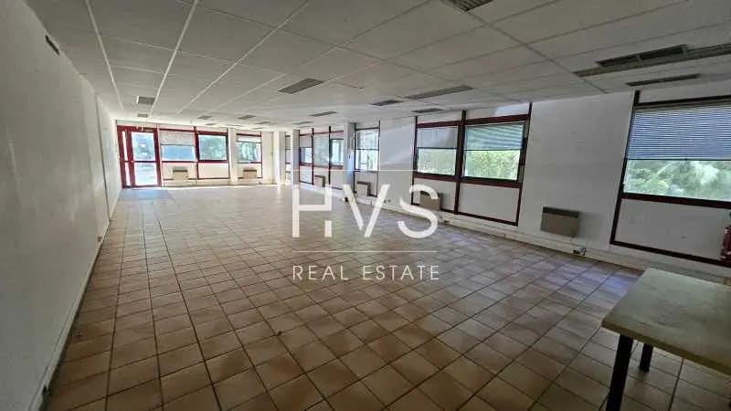 Office in Meyreuil for lease Interior Photo- Image 1 of 8