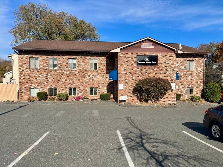 41 Main St, Florence, MA for lease - Building Photo - Image 2 of 22