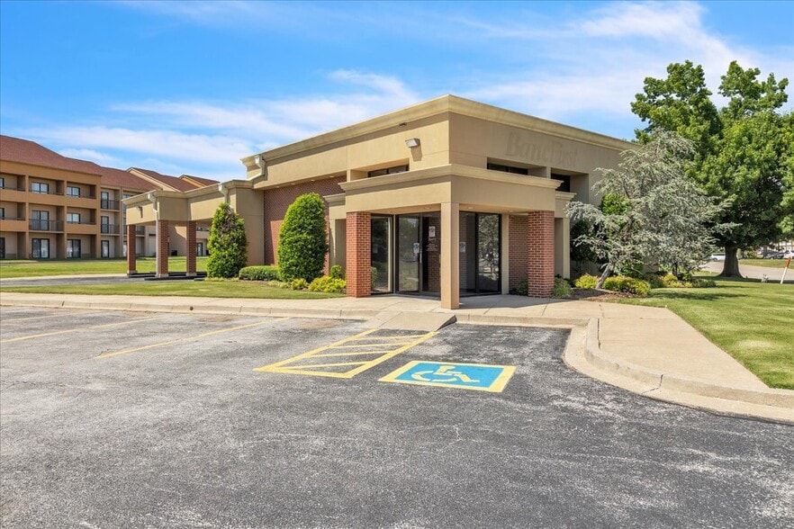 809 Cornell Pky, Oklahoma City, OK for sale - Building Photo - Image 1 of 27