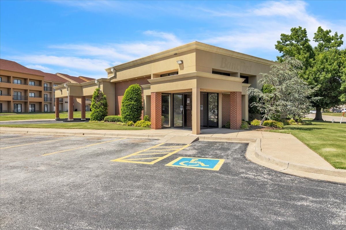 809 Cornell Pky, Oklahoma City, OK for sale Building Photo- Image 1 of 28