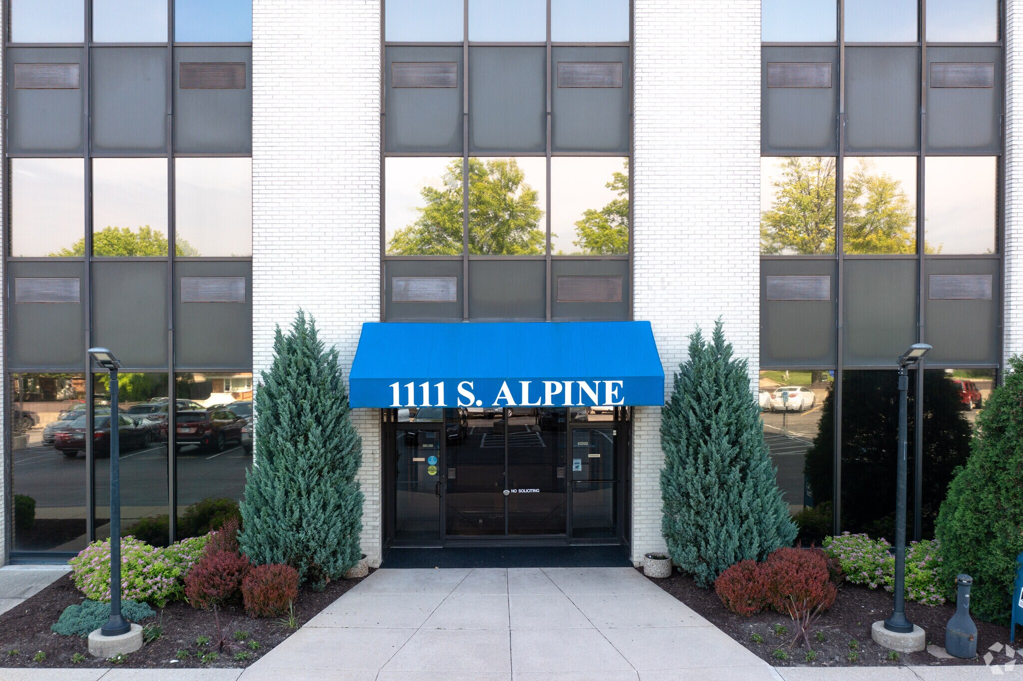 1111 S Alpine Rd, Rockford, IL 61108 Office/Retail for Lease