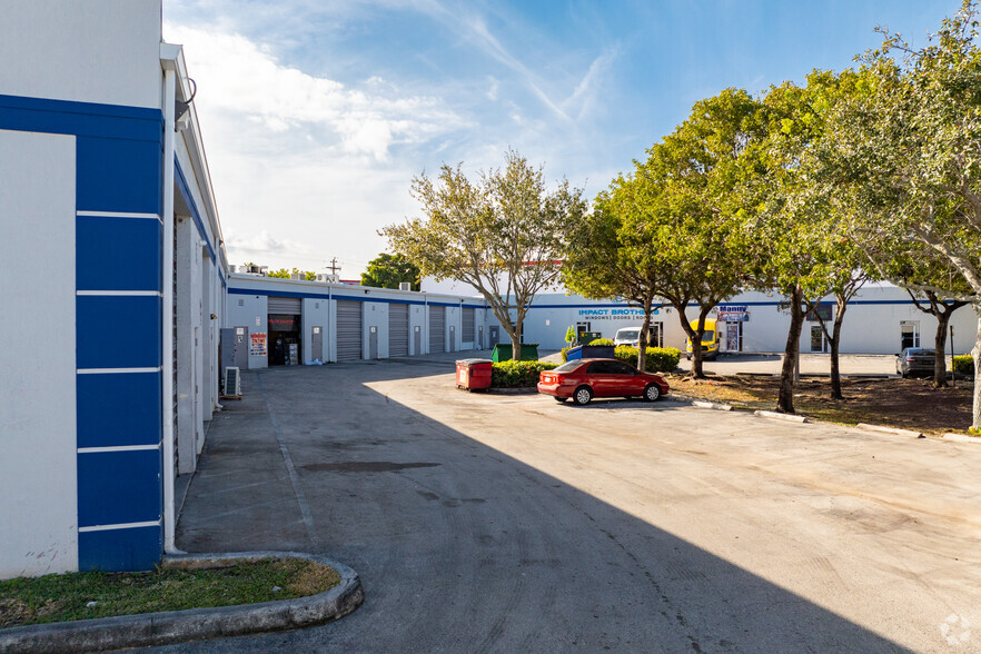 19200 SW 106th Ave, Miami, FL for lease - Building Photo - Image 3 of 20