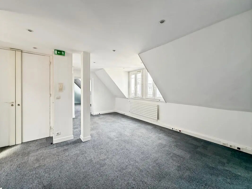 Office in Paris for lease Building Photo- Image 1 of 9