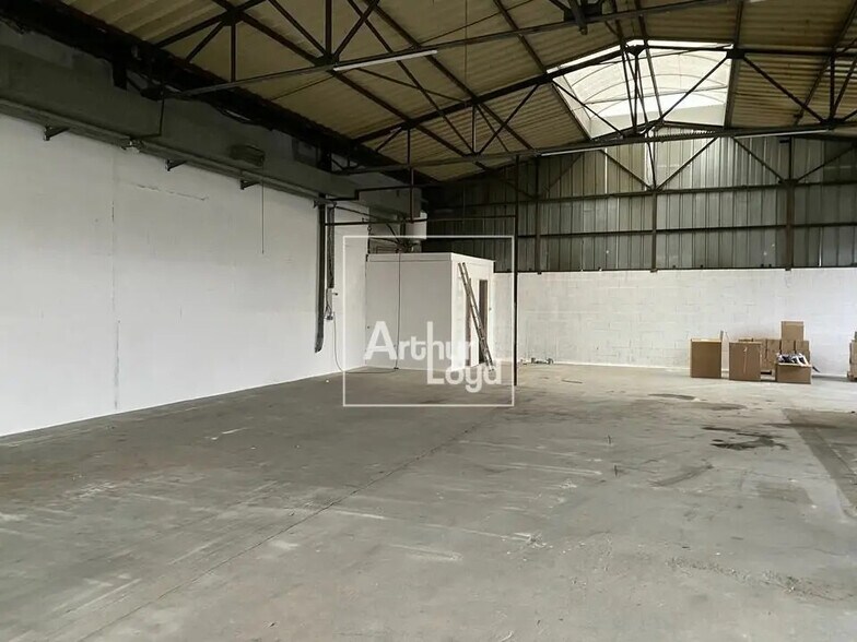 Flex in Montereau-Fault-Yonne for lease - Building Photo - Image 2 of 7