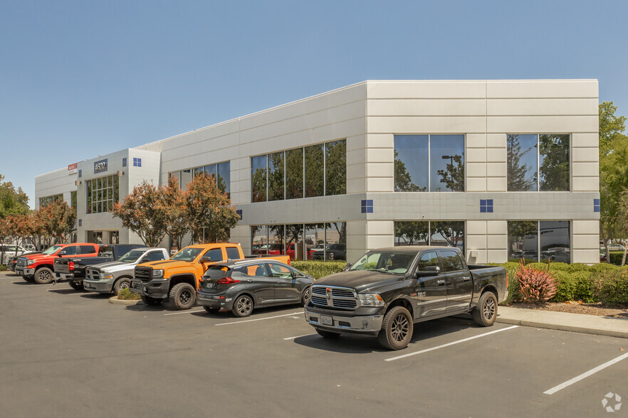 4600 Roseville Rd, North Highlands, CA for lease - Building Photo - Image 2 of 6