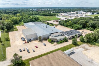2975 Airline Cir, Waterloo, IA - AERIAL  map view - Image1
