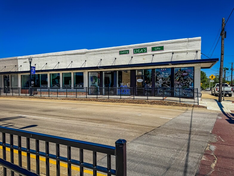 115 S Goliad St, Rockwall, TX for lease - Building Photo - Image 2 of 14