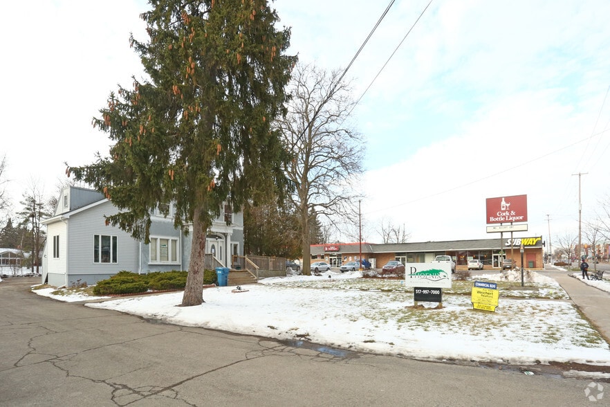 338 S Cochran Ave, Charlotte, MI for sale - Building Photo - Image 3 of 4