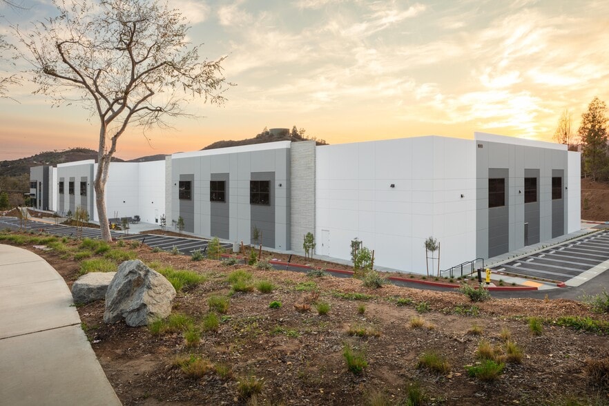 1903 Citracado Pky, Escondido, CA for lease - Building Photo - Image 2 of 11