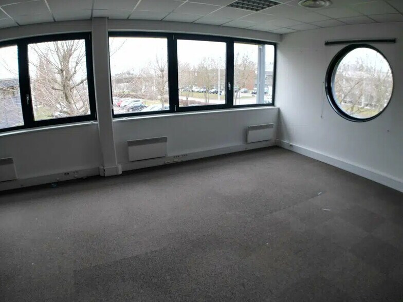 Office in Schiltigheim for lease - Interior Photo - Image 2 of 9