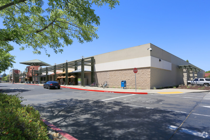 128-130 Browns Valley Pky, Vacaville, CA for lease - Building Photo - Image 2 of 4