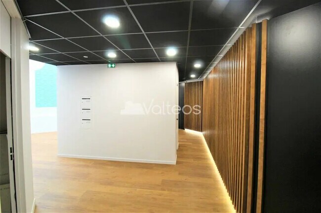 Location Bureaux 327 m²
