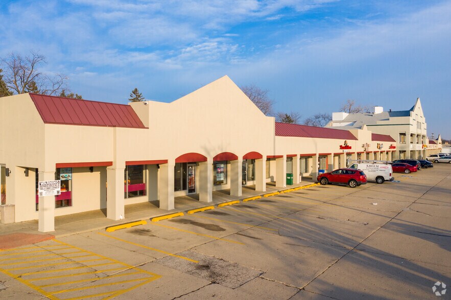 2202-2230 W Algonquin Rd, Rolling Meadows, IL for lease - Building Photo - Image 2 of 5