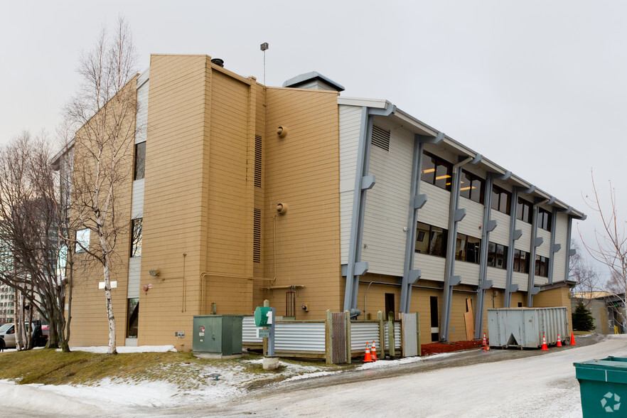 375 W 36th Ave, Anchorage, AK for lease - Building Photo - Image 2 of 3