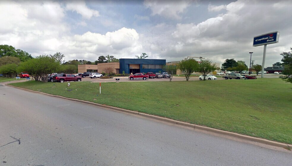 2121 S Loop 256, Palestine, TX for sale - Building Photo - Image 1 of 1