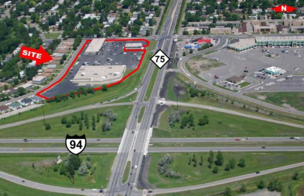 2605 8th St, Moorhead, MN 56560