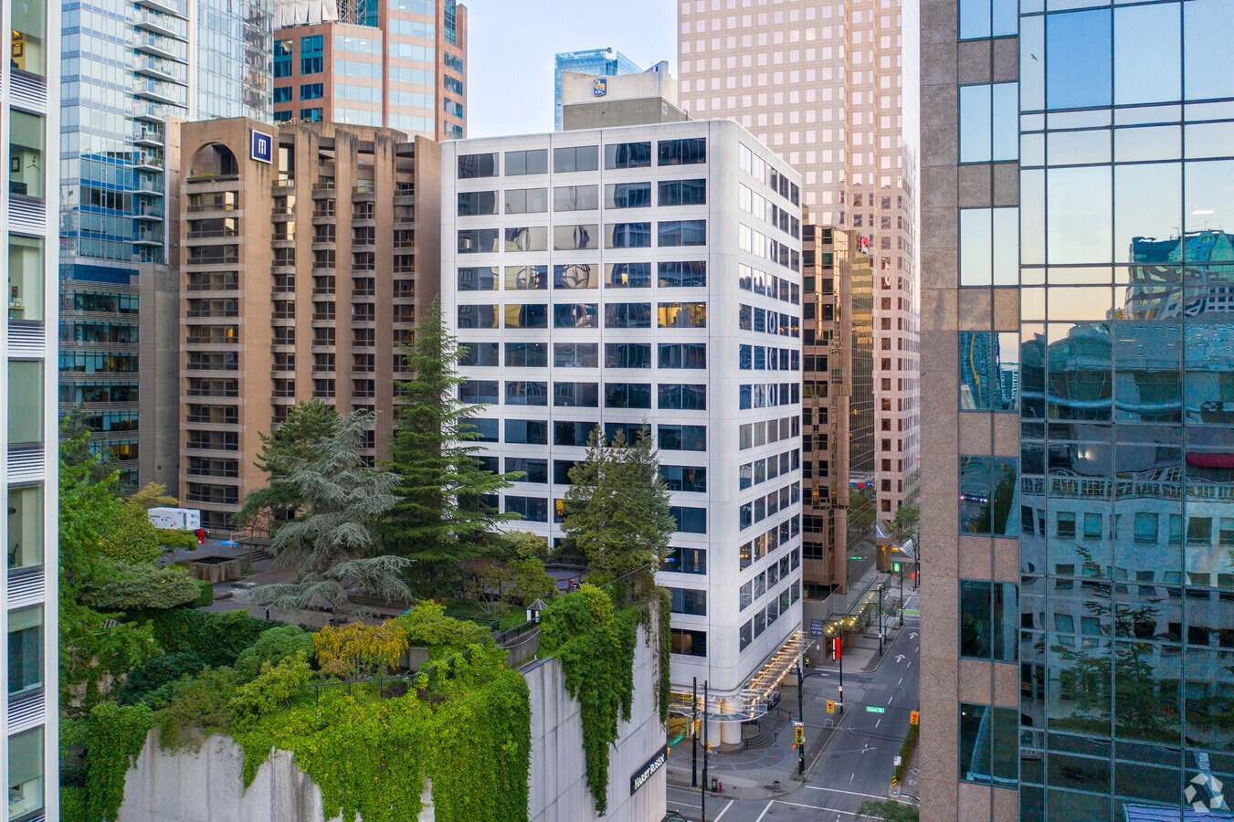 625 Howe St, Vancouver, BC V6C 2T6 The Standard Life Building 625 Howe St, Vancouver, BC V6C 2T6 The Standard Life Building