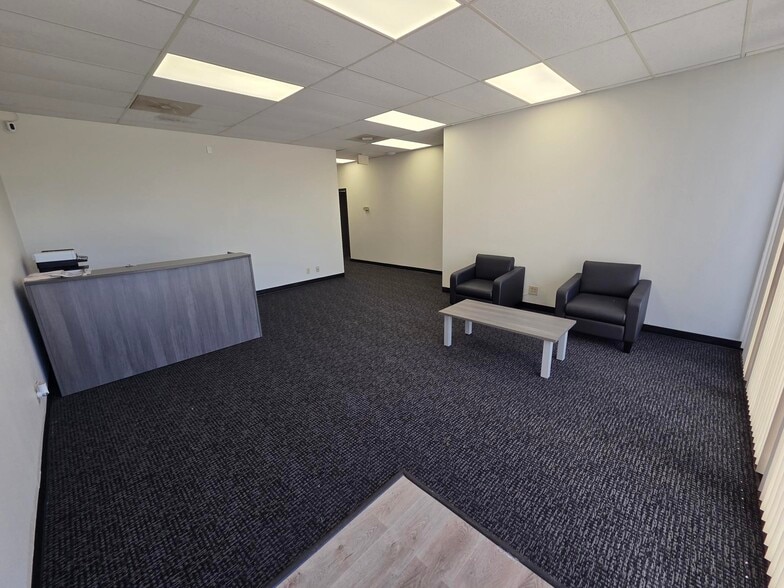 1628-1652 N Corrington Ave, Kansas City, MO for lease - Building Photo - Image 3 of 7