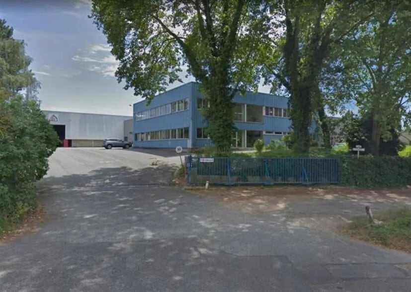 22 Avenue Du Château, SAINT-OUEN-L'AUMONE for lease - Building Photo - Image 1 of 3