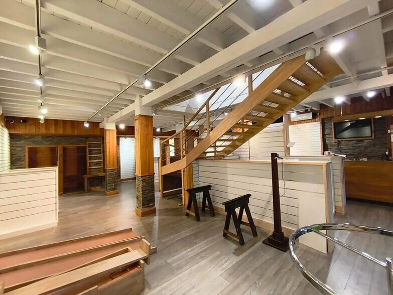 Retail in Nantes for lease - Building Photo - Image 2 of 21