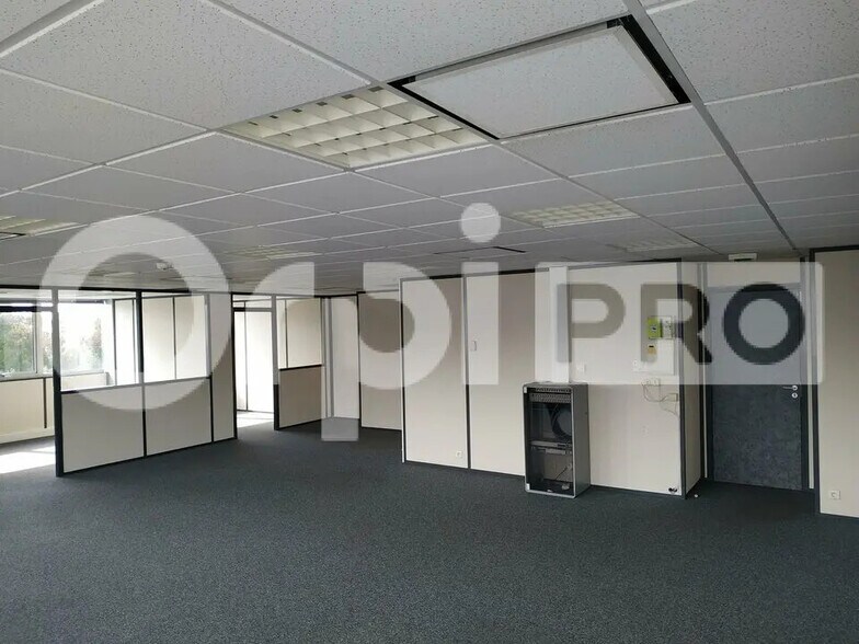Office in Mérignac for lease - Building Photo - Image 2 of 5
