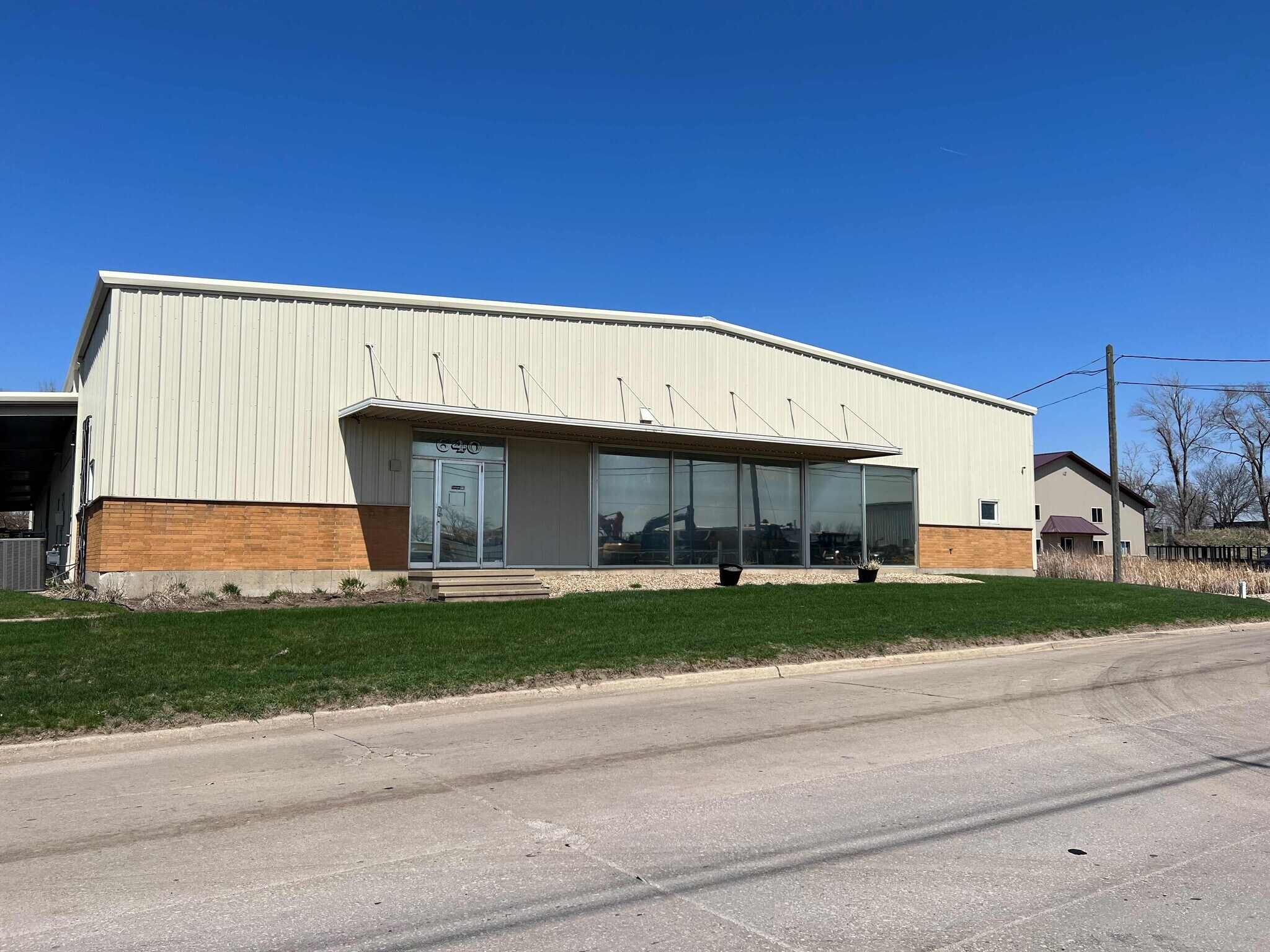 640 29th Ave SW, Cedar Rapids, IA for sale Primary Photo- Image 1 of 1