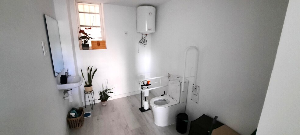 Calle Jazmín, Madrid, Madrid for sale - Building Photo - Image 2 of 8