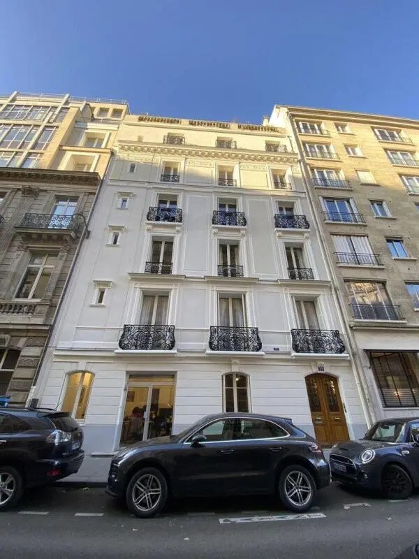 Retail in Paris for lease Building Photo- Image 1 of 6