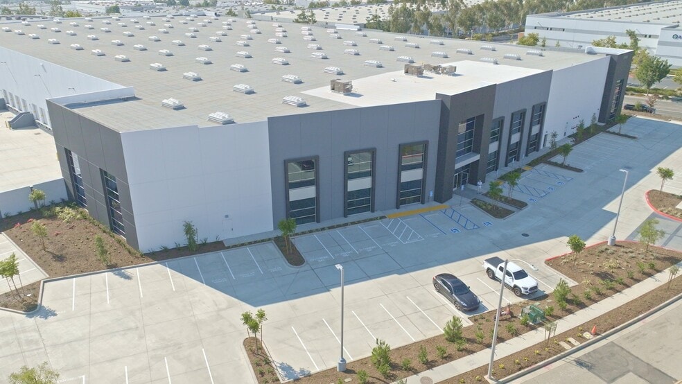 29124 Ave Penn, Valencia, CA for lease - Building Photo - Image 1 of 8