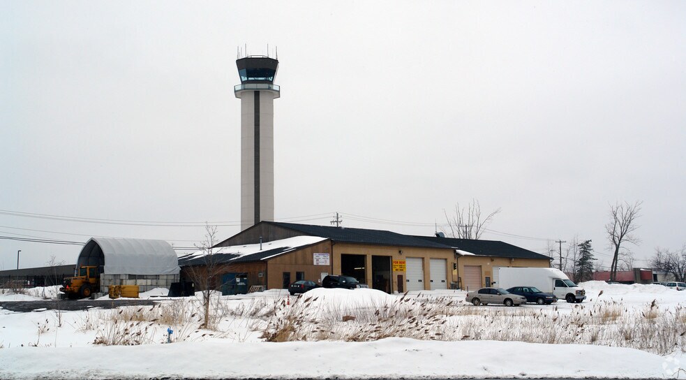 611 Aero Dr, Cheektowaga, NY for sale - Primary Photo - Image 1 of 1