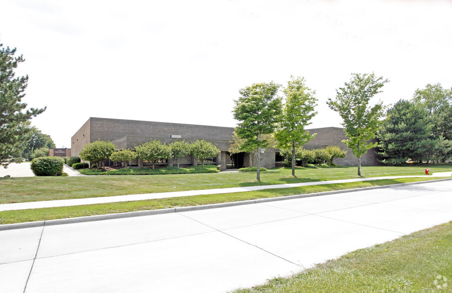 700 E Whitcomb Ave, Madison Heights, MI for sale - Primary Photo - Image 1 of 1