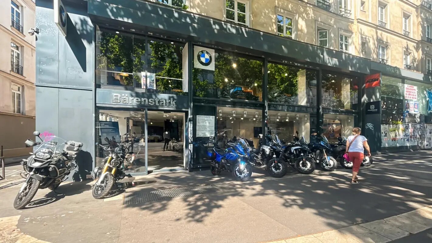 Retail in Paris for lease Building Photo- Image 1 of 10