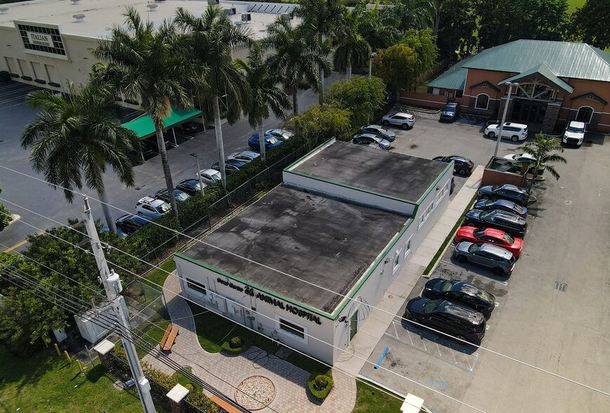 9400 NW 58th St, Miami, FL for lease - Building Photo - Image 2 of 32