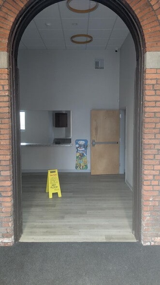 127 Canvass St, Cohoes, NY for lease - Building Photo - Image 2 of 14