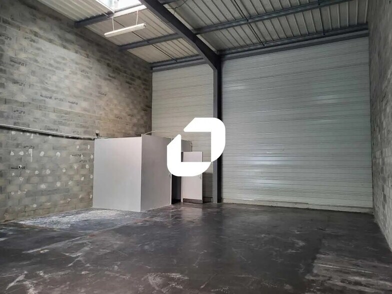 Flex in VILLENAVE-D'ORNON for lease - Interior Photo - Image 2 of 4