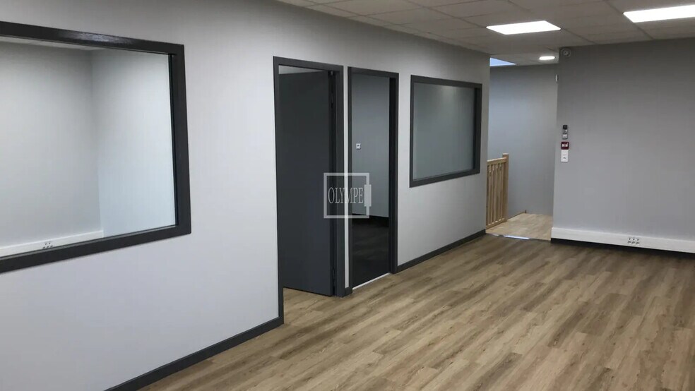 Flex in Sainte-Luce-sur-Loire for lease - Interior Photo - Image 3 of 4