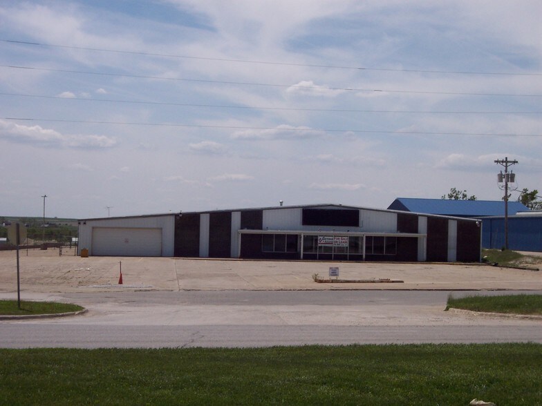 1327 Plaza Dr, Carroll, IA for sale - Primary Photo - Image 1 of 1