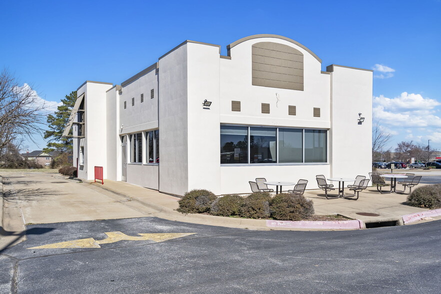 7420 W Sunset Ave, Springdale, AR for lease - Building Photo - Image 1 of 20